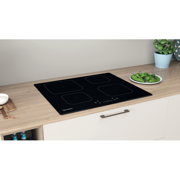 Indesit Varná doska IS 83Q60 NE Čierna Induction vitroceramic Lifestyle perspective