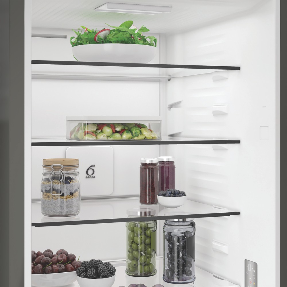 Whirlpool Combinación de frigorífico / congelador Libre instalación WHK 26413 X6EE ARC 764 Manhattan Gray 2 doors Lifestyle perspective open