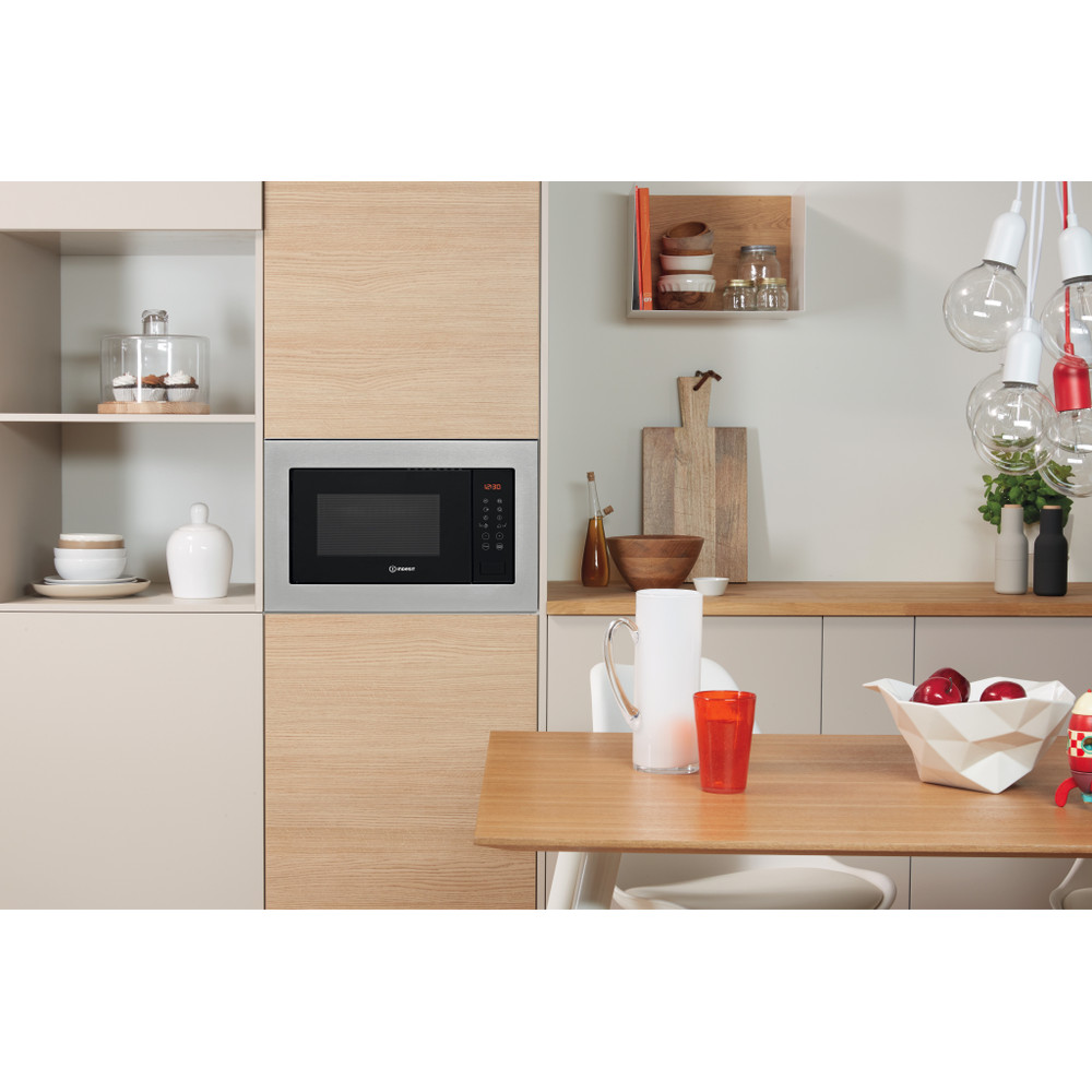 Indesit Microwave Built-in MWI 125 GX UK Stainless steel Electronic 25 MW+Grill function 900 Lifestyle frontal
