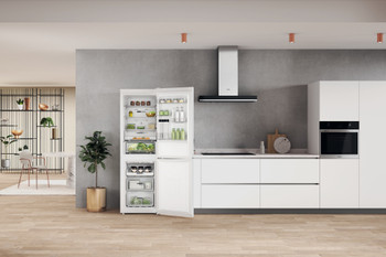 Окремо стоячий холодильник з морозильною камерою Whirlpool - W7X