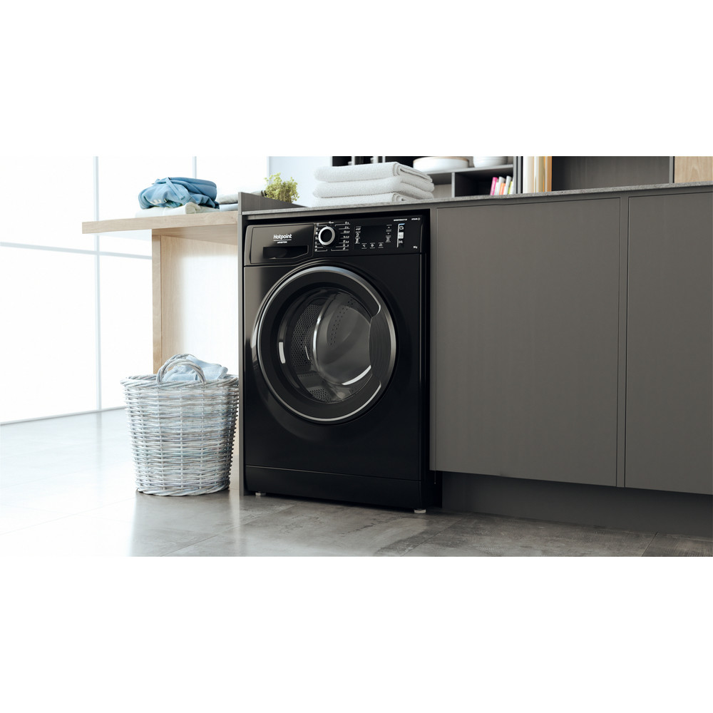 Hotpoint_Ariston Maşină de spălat rufe Neincorporabil NLCD 945 BS A EU N Negru Încărcare frontală B Lifestyle perspective