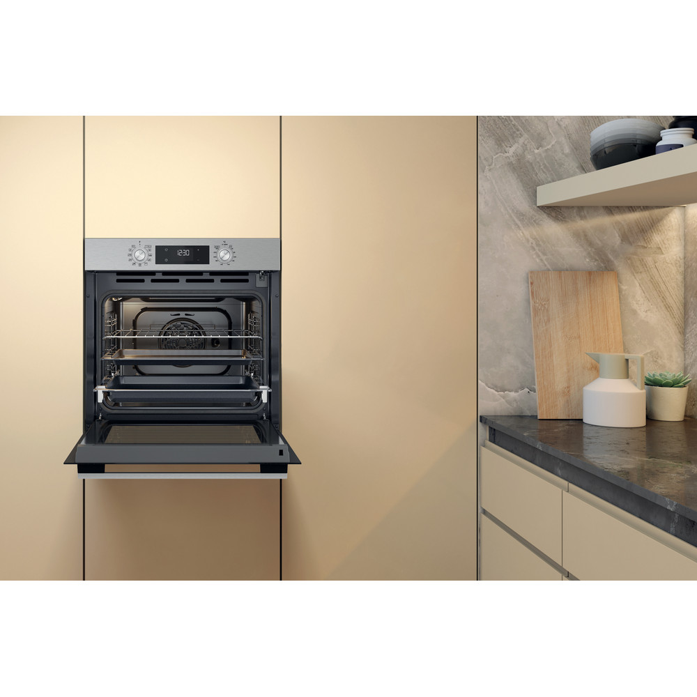 Whirlpool Oven Ingebouwd OMK58RU1X Elektrisch A+ Lifestyle frontal open