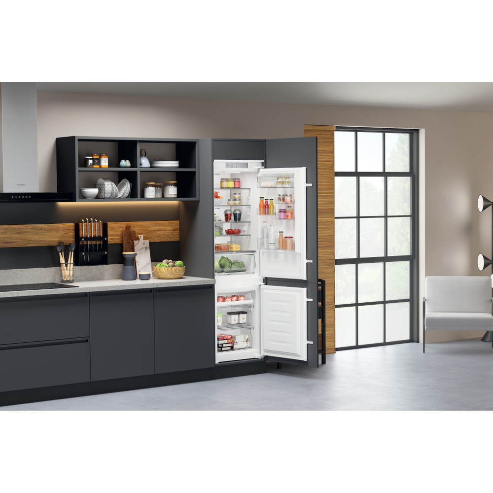 Hotpoint_Ariston Combiné Encastrable HAC18 T532 Blanc 2 portes Lifestyle perspective open