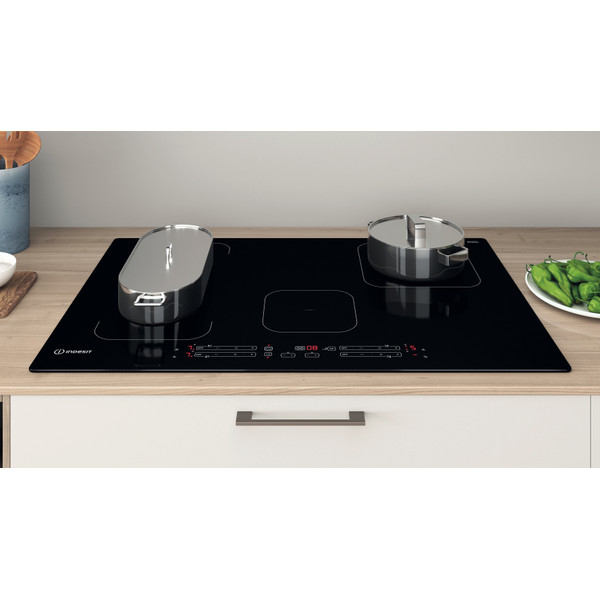 Indesit Kookplaat IB 21B77 NE Zwart Induction vitroceramic Lifestyle frontal top down