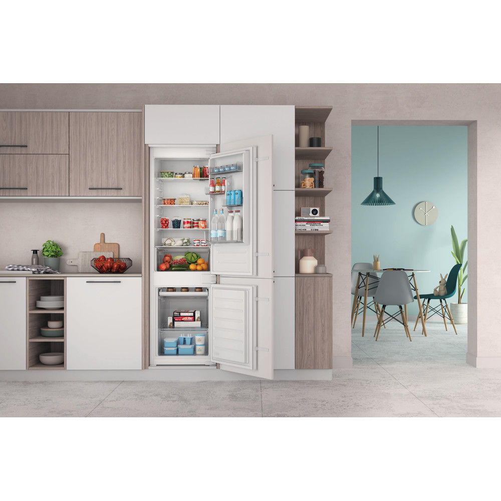 Indesit Réfrigérateur combiné Encastrable INC18D021A1 Blanc 2 portes Lifestyle frontal open
