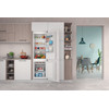 Indesit Combinado Encastre INC18D011A1 LH Branco 2 doors Lifestyle frontal open