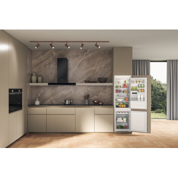 Whirlpool Kombinovaná chladnička s mrazničkou Vstavané WHC18D051A1 Biela 2 doors Lifestyle frontal open