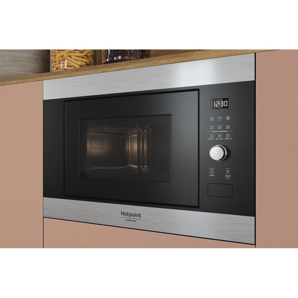 Hotpoint_Ariston Four micro-ondes Encastrable MF20G IX HA.1 Acier inoxydable Electronique 20 Micro-ondes + gril 800 Lifestyle perspective
