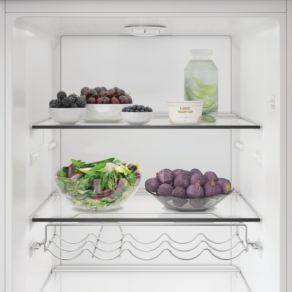 Whirlpool Chladnička Voľne stojace WHMLS 2411 W4E White - ARC P1 Lifestyle frontal