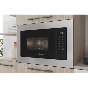 Indesit Microondas Encastre MWI 125 GX Acero inoxidable Electrónico 25 MW + Función Grill 900 Lifestyle perspective open