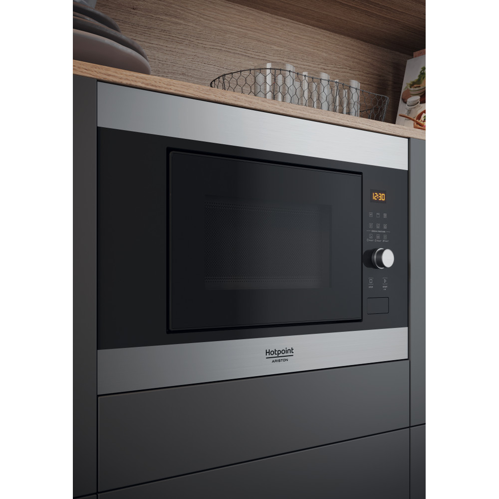 Hotpoint_Ariston Microondas Incorporado MF20G IX HA Inox Electrónico 20 función MW + Grill 800 Lifestyle perspective