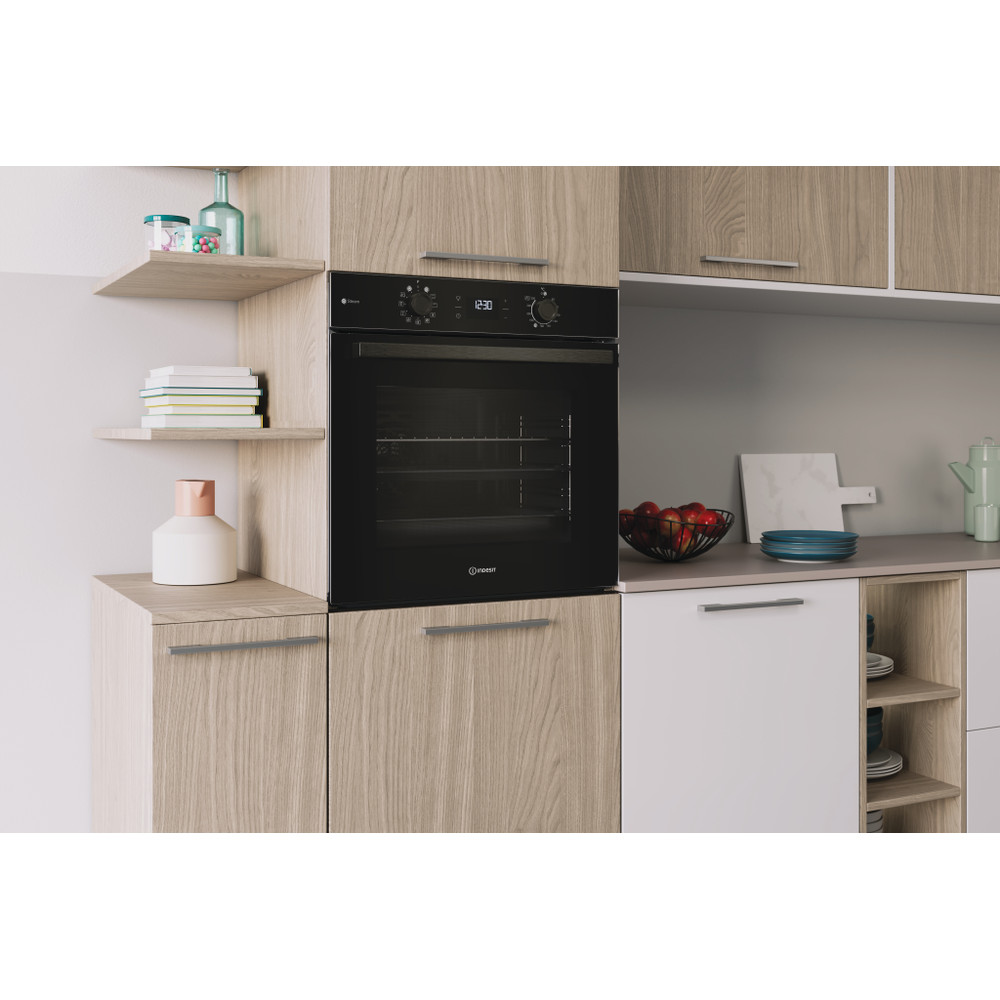 Indesit Φούρνος Εντοιχιζόμενο IO K58HS B Ηλεκτρική A+ Lifestyle perspective