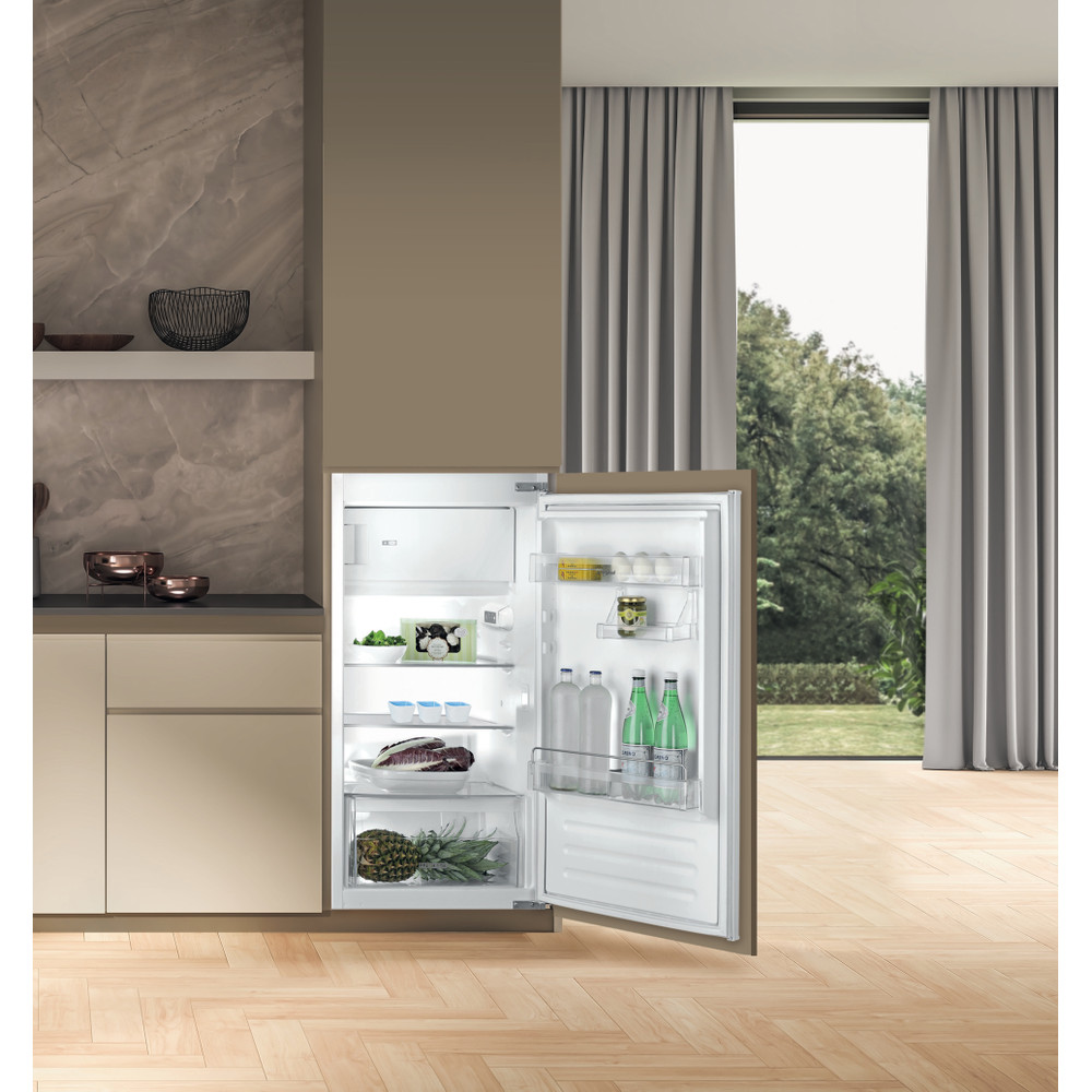Whirlpool Réfrigérateur Encastrable ARG 104702 Inox Lifestyle frontal open