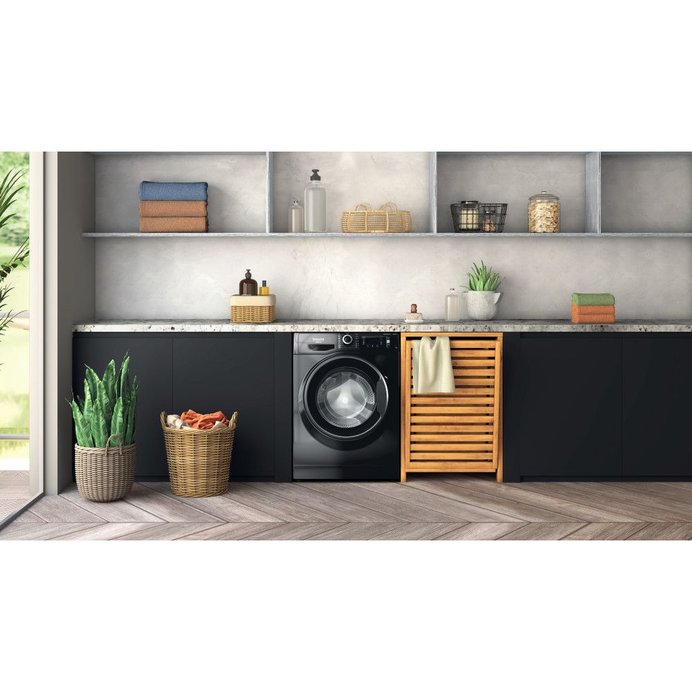 Hotpoint_Ariston Перална машина Свободностоящ NLCD 948 BS A EU Черно Предно зареждане A Lifestyle frontal