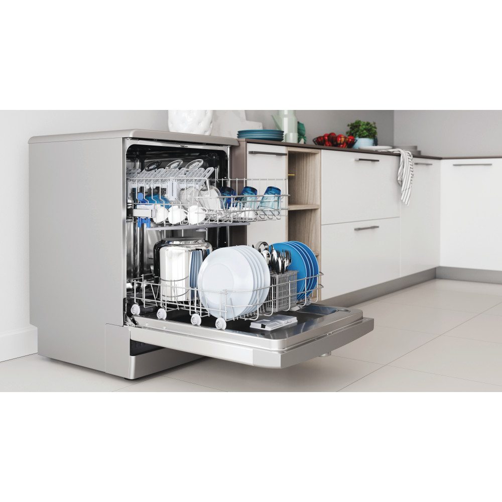 Indesit dfe1b19 full size dishwasher top