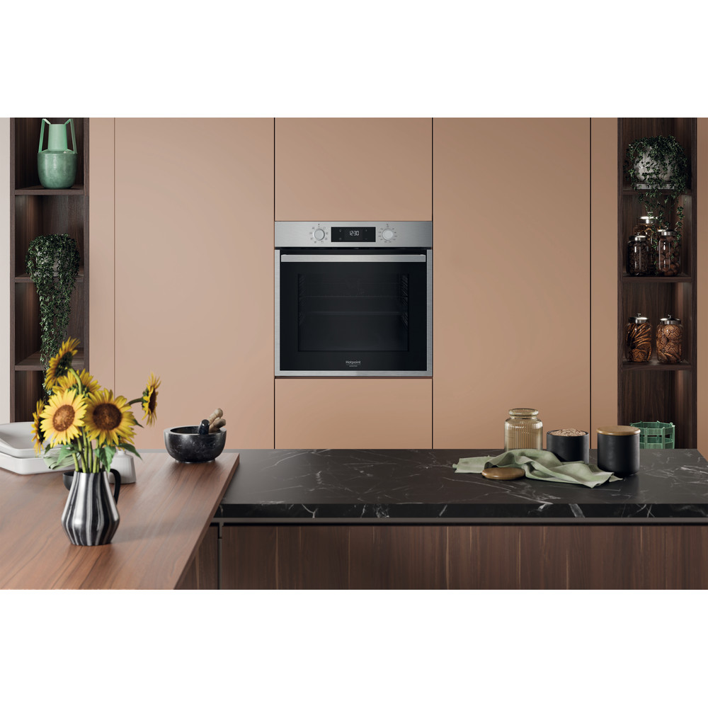 Hotpoint_Ariston Four Encastrable HAO 455C X Electrique A Lifestyle frontal