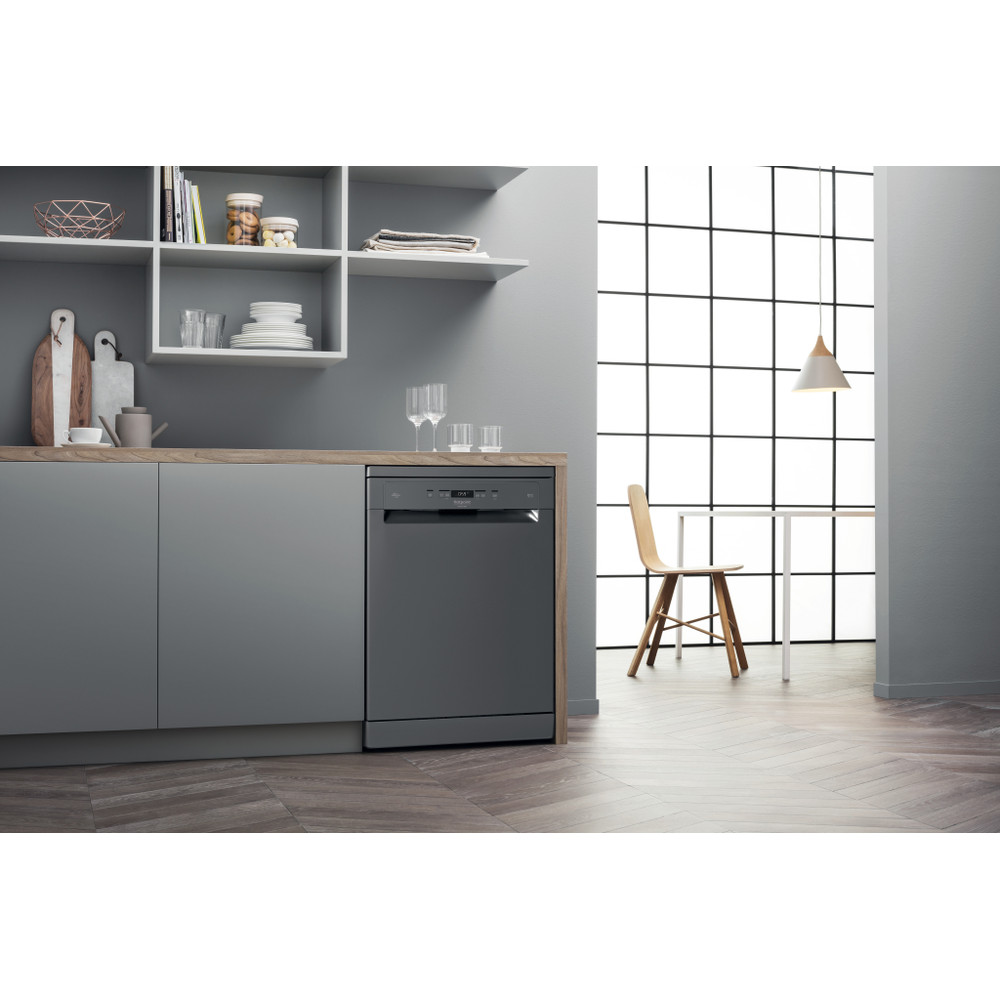 Hotpoint_Ariston Lave-vaisselle Pose-libre HFC 3T141 WC SB Pose-libre C Lifestyle perspective