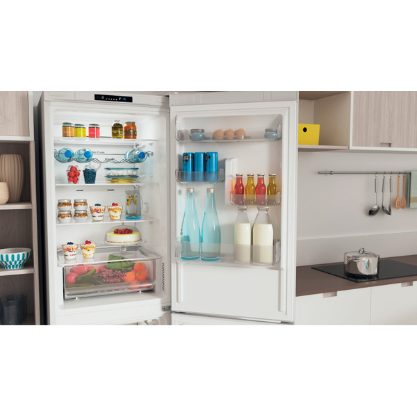 Indesit Kombinacija hladnjaka/zamrzivača Samostojeći INFC8 TI21W Bijela 2 doors Lifestyle detail