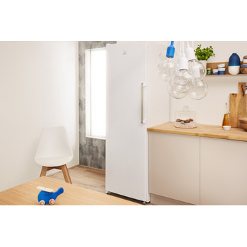 Indesit Congelador Livre Instalação UI4 F2T W Branco global Lifestyle perspective