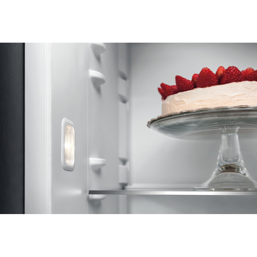 Whirlpool Hűtő Beépíthető ARG 18082 Fehér Lifestyle detail