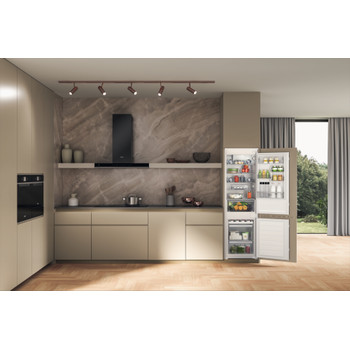 Whirlpool Kombinovaná chladnička s mrazničkou Vestavné WHC18D021C2 SF Bílá 2 doors Lifestyle frontal open