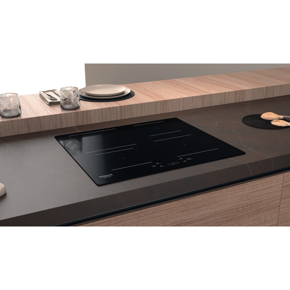 Hotpoint_Ariston Table de cuisson HQ 5660S NE Noir Induction vitroceramic Lifestyle perspective