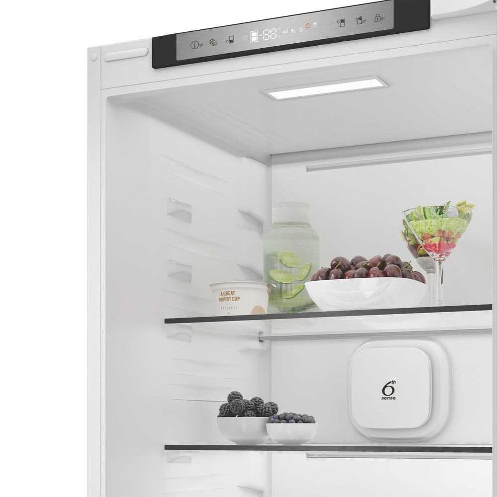 Whirlpool Kombinirani hladnjak Ugradbeni WHK2 5322 B4E Zinc Metal 2 doors Lifestyle perspective