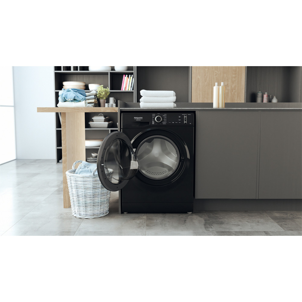 Hotpoint_Ariston Lave-linge Pose-libre CNM11 8458 BK FR Noir Lave-linge frontal B Lifestyle frontal open