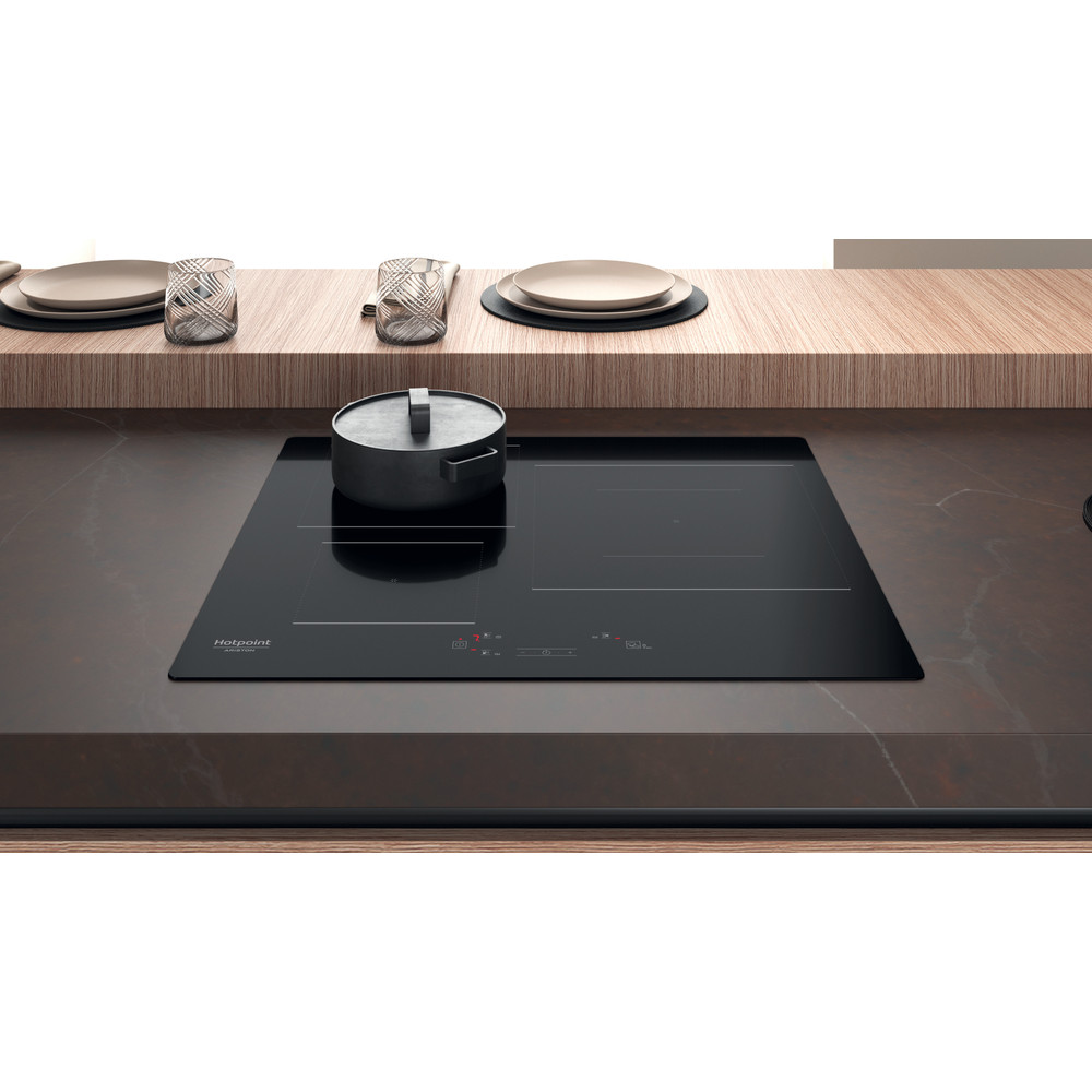 Hotpoint_Ariston Encimera HQ 5360S NE Negro Induction vitroceramic Lifestyle frontal top down