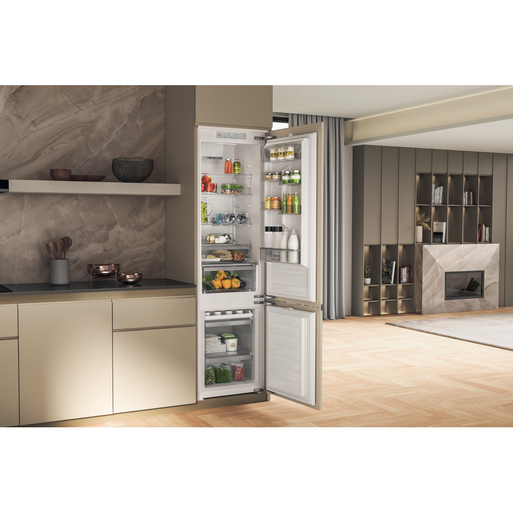 Bauknecht Kühl-Gefrierkombination Einbaugerät BKC20D013C2 SF Weiss 2 Türen Lifestyle perspective open