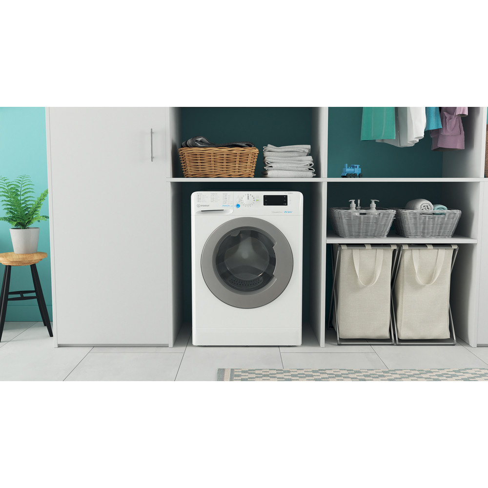 Indesit Perilica za rublje Samostojeći BWE 71283X WS EE N Bijela Prednje punjenje D Lifestyle frontal