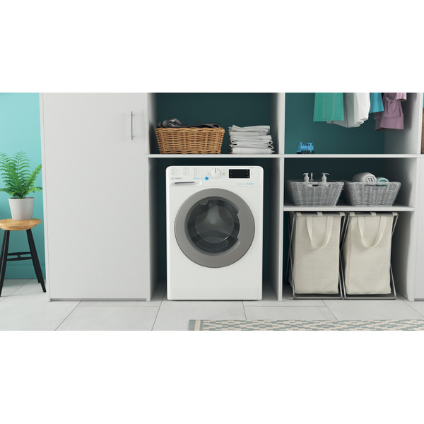 Indesit Perilica za rublje Samostojeći BWE 71283X WS EE N Bijela Prednje punjenje D Lifestyle frontal