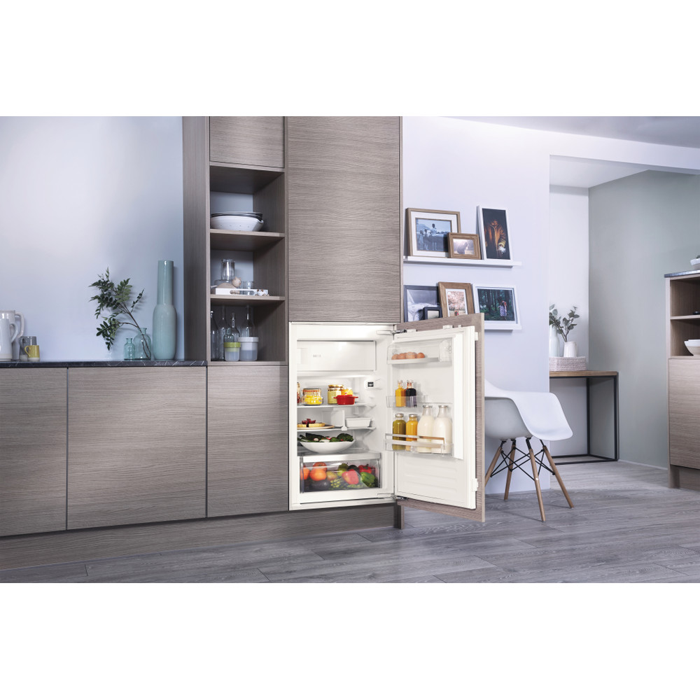 Bauknecht Réfrigérateur Encastrable KSI 10GF2 Blanc Lifestyle perspective open