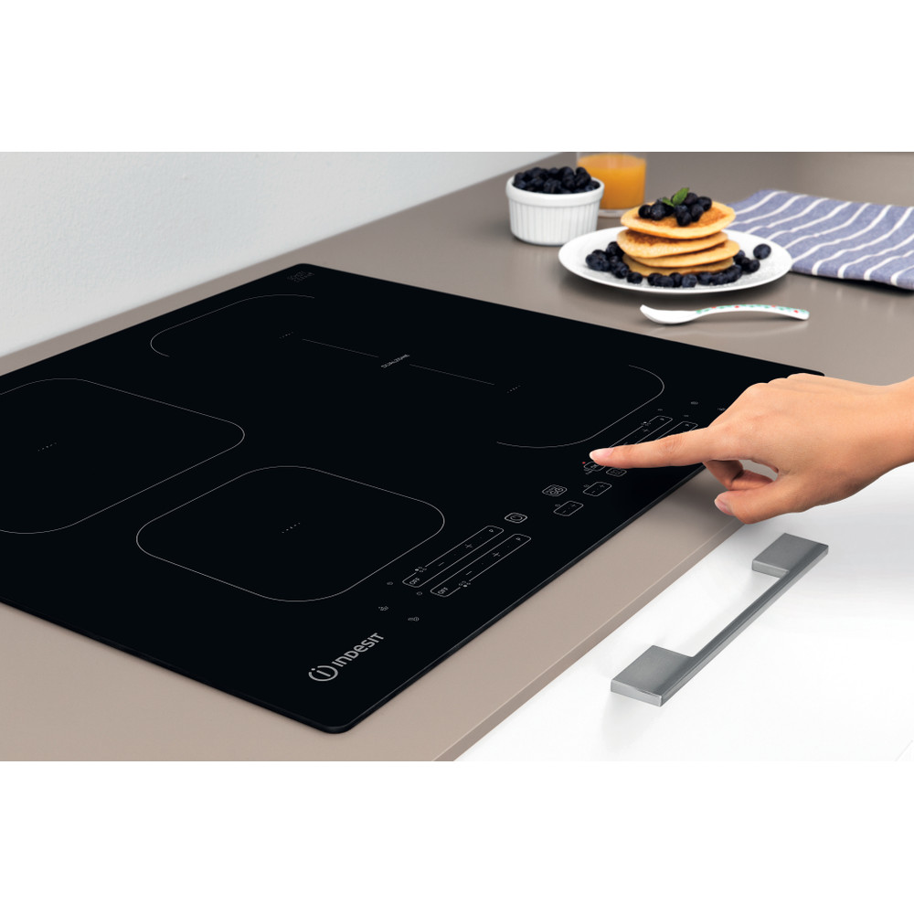 Indesit Варильна поверхня IB 65B60 NE Чорний Induction vitroceramic Lifestyle people