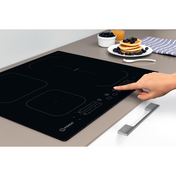 Indesit Варильна поверхня IB 65B60 NE Чорний Induction vitroceramic Lifestyle people