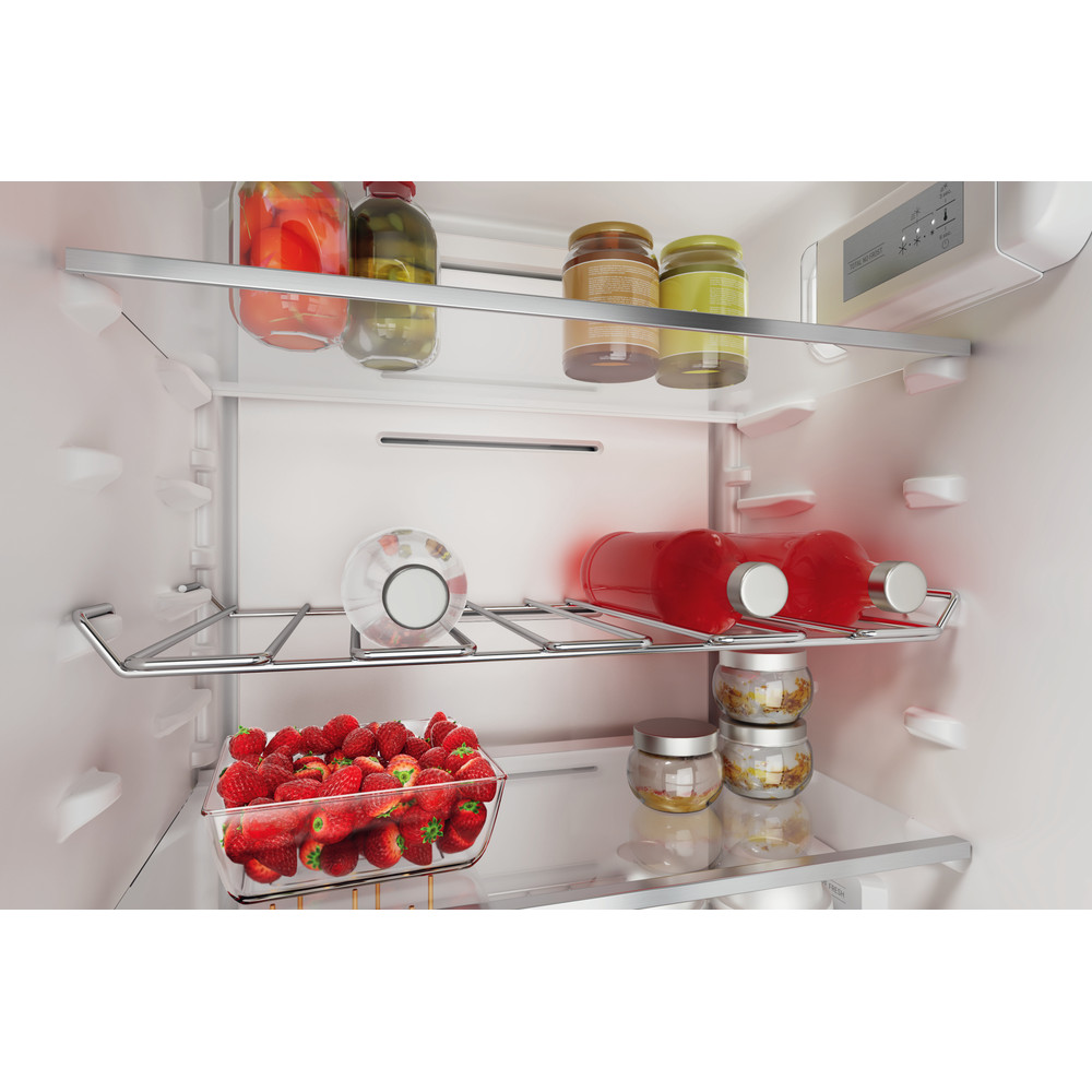 Hotpoint_Ariston Комбиниран хладилник с фризер За вграждане HAC20 T122 2 Бял 2 врати Lifestyle detail