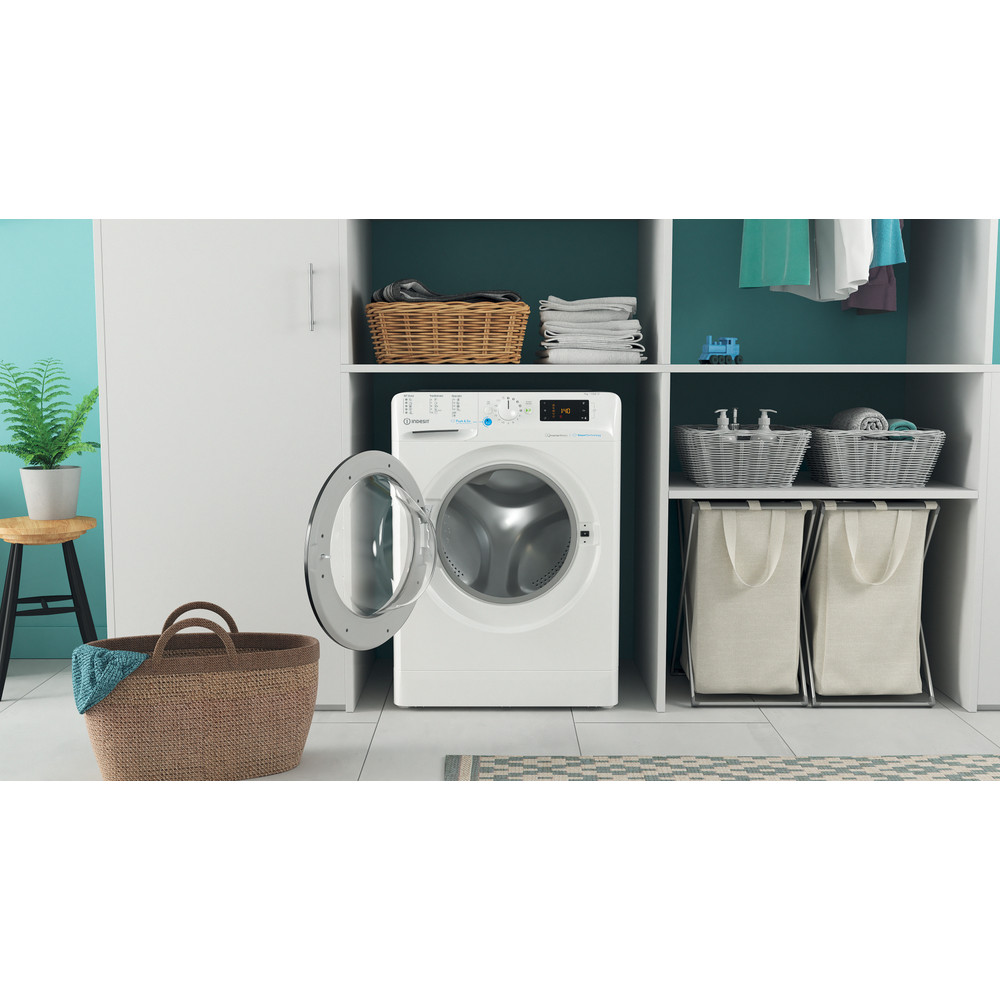 Indesit Perilica za rublje Samostojeći BWSE 71295X WBV EU Bijela Prednje punjenje B Lifestyle frontal open
