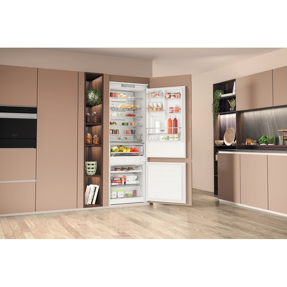 Hotpoint_Ariston Combinados Encastre HA SP70 T121 Branco 2 doors Lifestyle perspective open