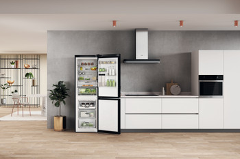 Окремо стоячий холодильник з морозильною камерою Whirlpool - W7X