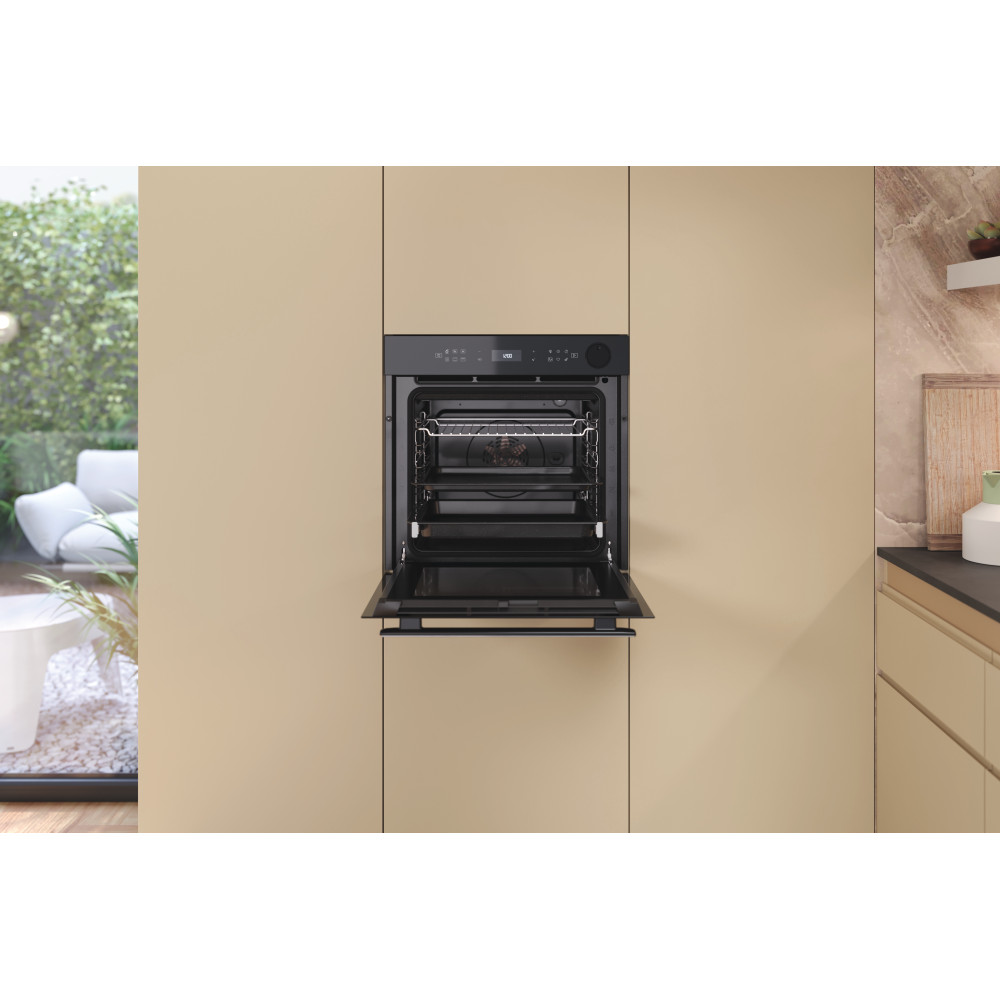 Whirlpool Horno Encastre AKZ9S 8270 NB Eléctrico A + Lifestyle frontal open