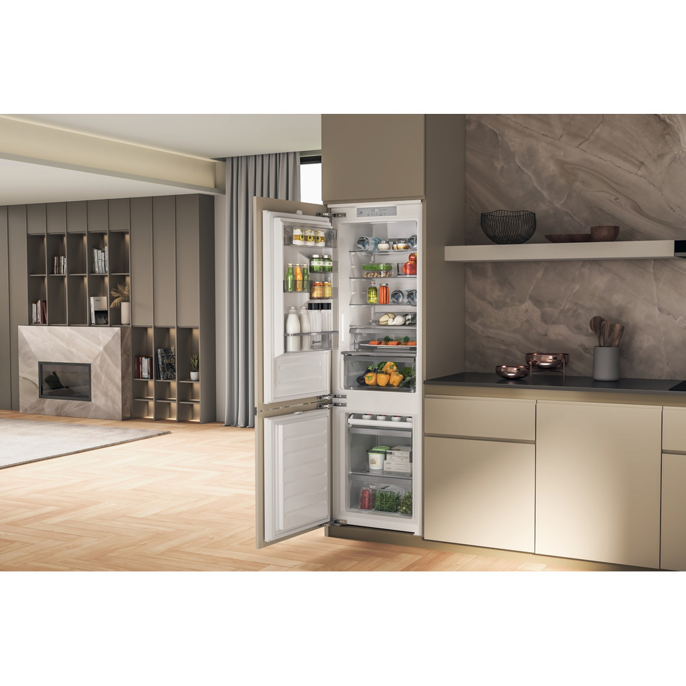 Bauknecht Kühl-Gefrierkombination Einbaugerät BKC18D013C2 SF LH Weiss 2 Türen Lifestyle perspective open