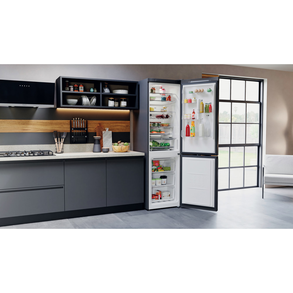 Hotpoint_Ariston Combinados Libre instalación HAFC9 TT43SK O3 Negro plateado 2 doors Lifestyle perspective open