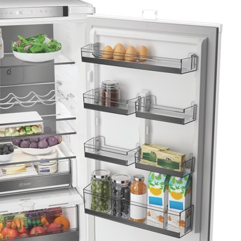 Whirlpool Kombinovaná chladnička s mrazničkou Vestavné WHK2 5293 B5E1 Zinc Metal 2 doors Lifestyle detail