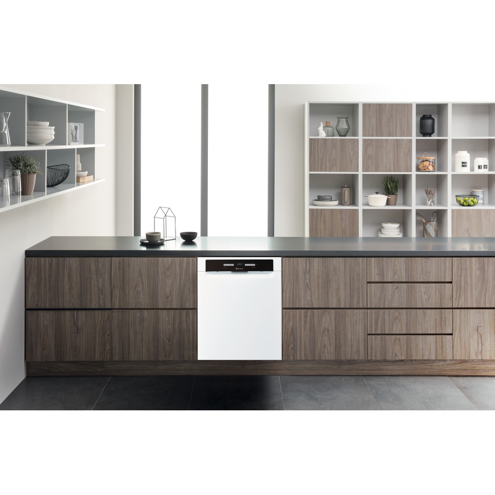 Bauknecht Opvaskemaskine Indbygget BUO 3O41 PLT Underbygget C Lifestyle frontal