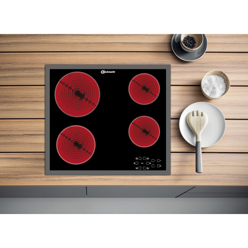 Bauknecht Kookplaat CTAR 8640 IN Zwart Radiant vitroceramic Lifestyle frontal