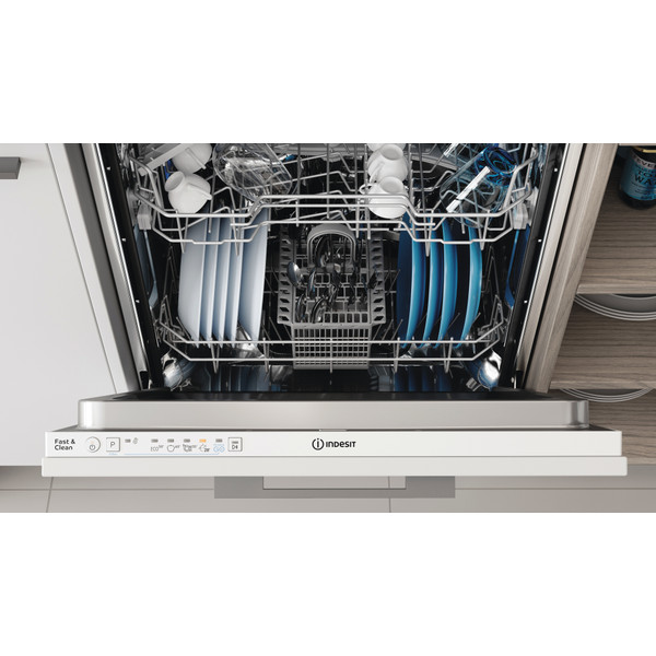 Indesit die2b19uk full size integrated dishwasher clearance