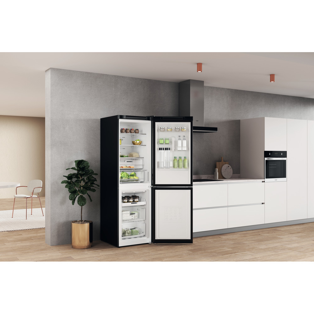 Whirlpool Kombinovaná chladnička s mrazničkou Voľne stojace W7X 83T KS Čierna/nerez 2 doors Lifestyle perspective open