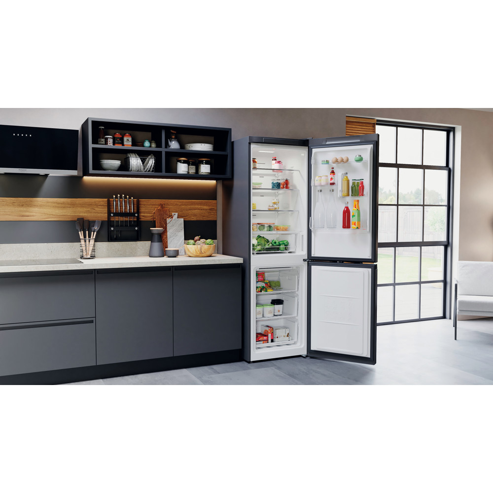 Hotpoint Fridge-Freezer Combination Free-standing H5X 82O SK Silver black 2 doors Lifestyle perspective open