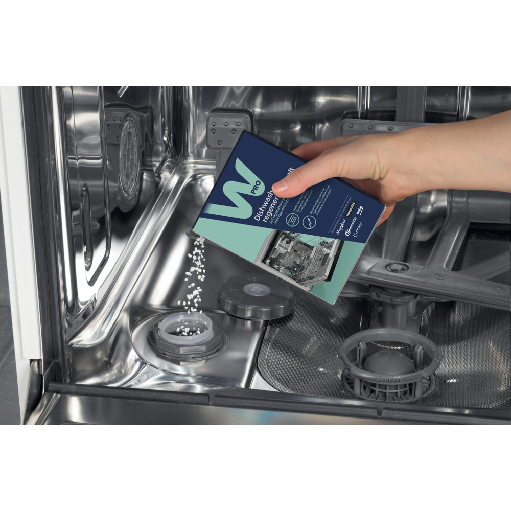 Hotpoint_Ariston DISHWASHING DWS116 Lifestyle people