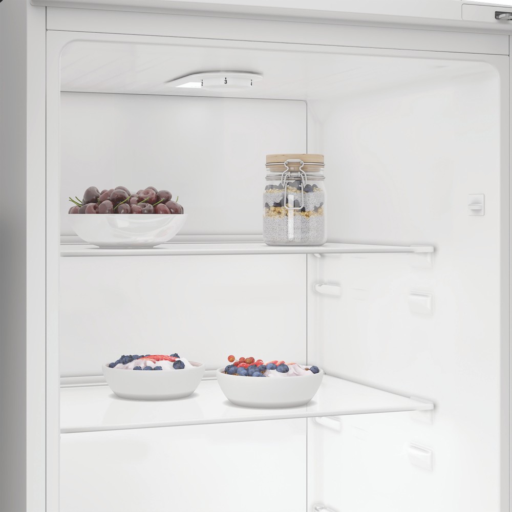 Indesit Ledusskapis Brīvi stāvošs MLINS 1411 W4E White - ARC P1 Lifestyle perspective